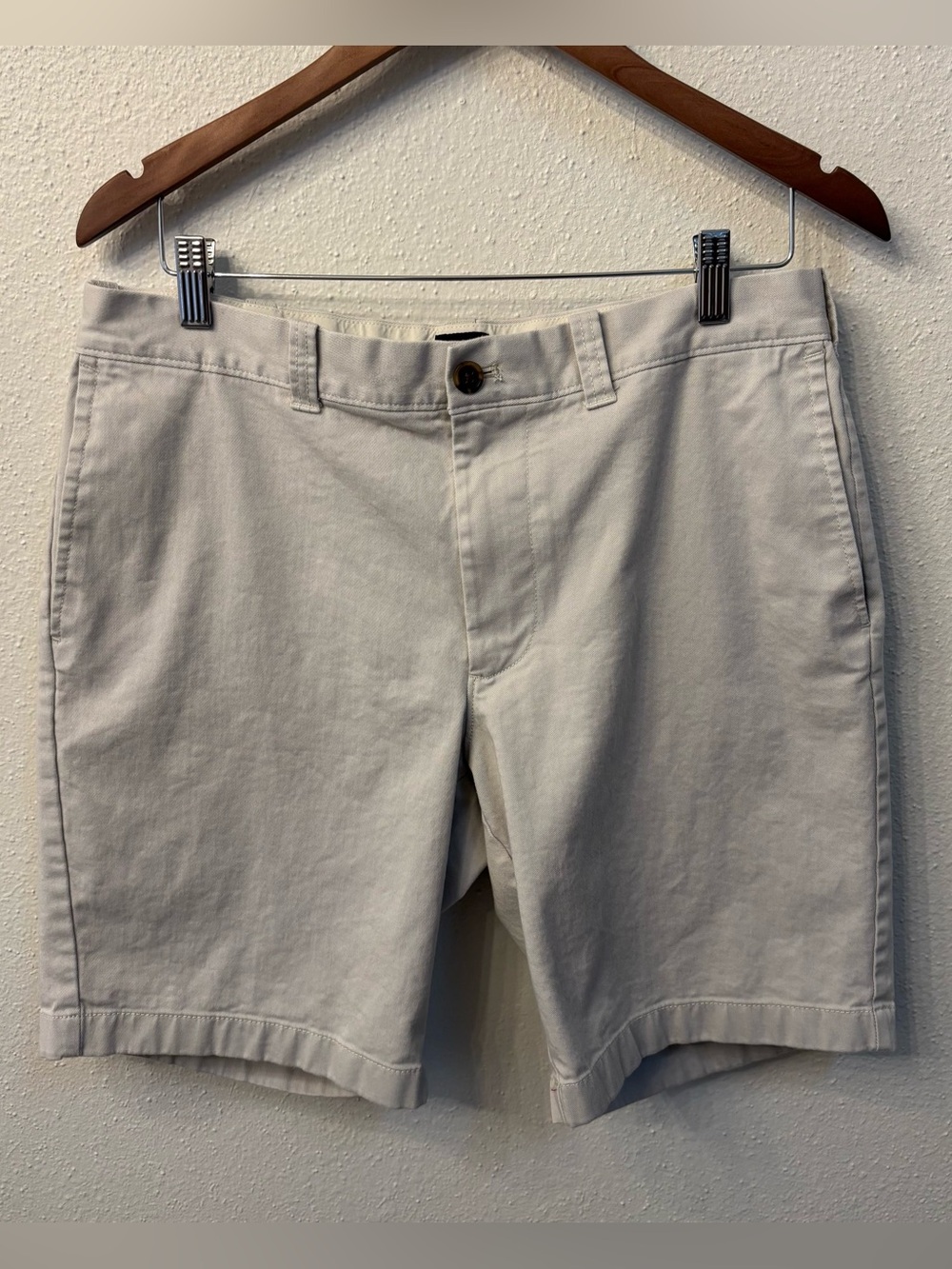 J. Crew Men's Light Beige Flat Front Chino Shorts